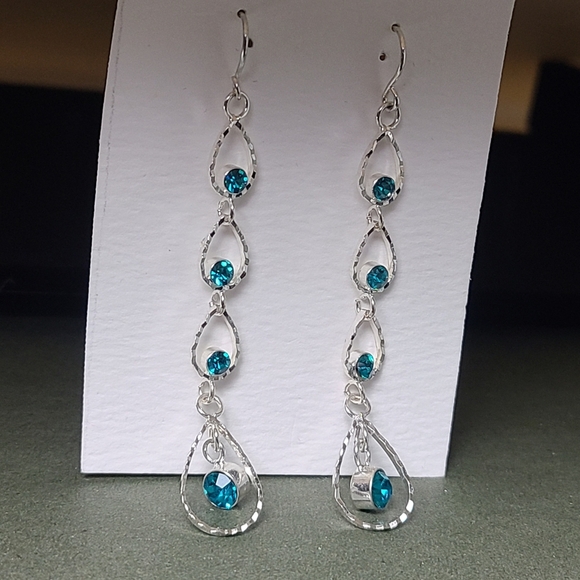 Elegant Silver Tone Blue Rhnistones Dangle Earrings - Picture 13 of 17
